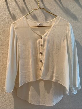 Women's Cream Button-Front High-Low Blouse